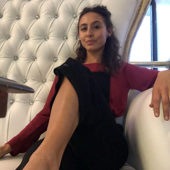 Meet Santana 🌸 Take a look into my closet! - Picture 6 of 10